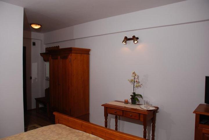 Pension Onelia Ґирда-де-Сус Номер фото